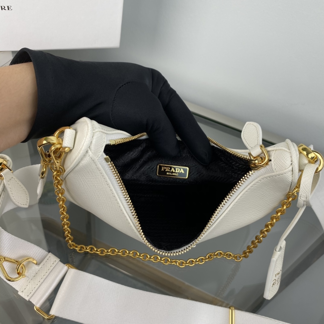 Pra*a re-edition 2005 saffiano leather bag