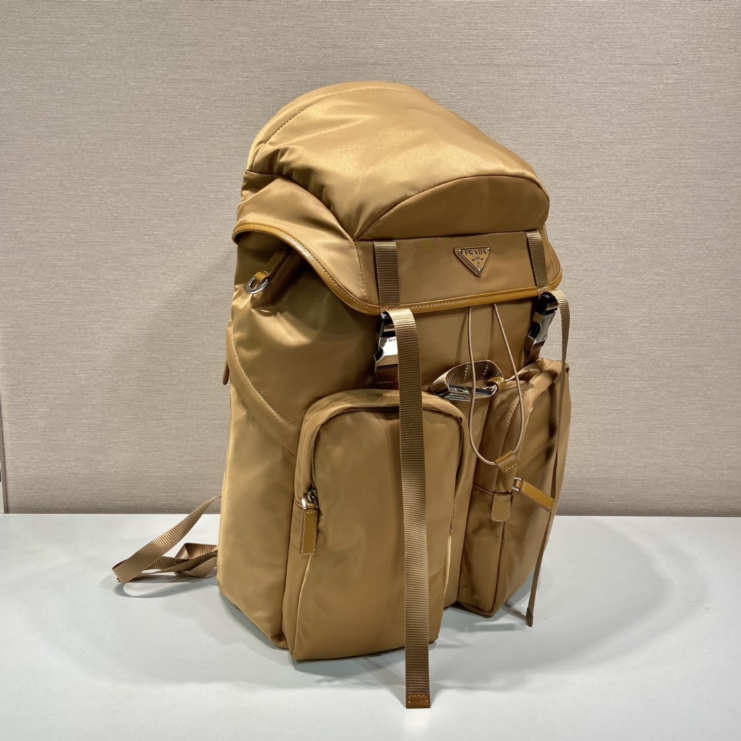 Pra*a  backpack