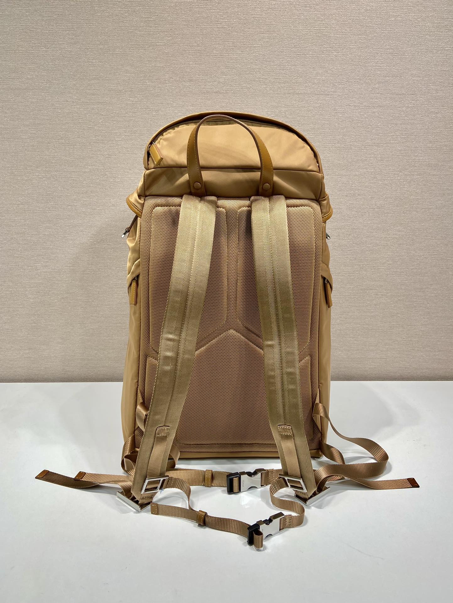 Pra*a  backpack