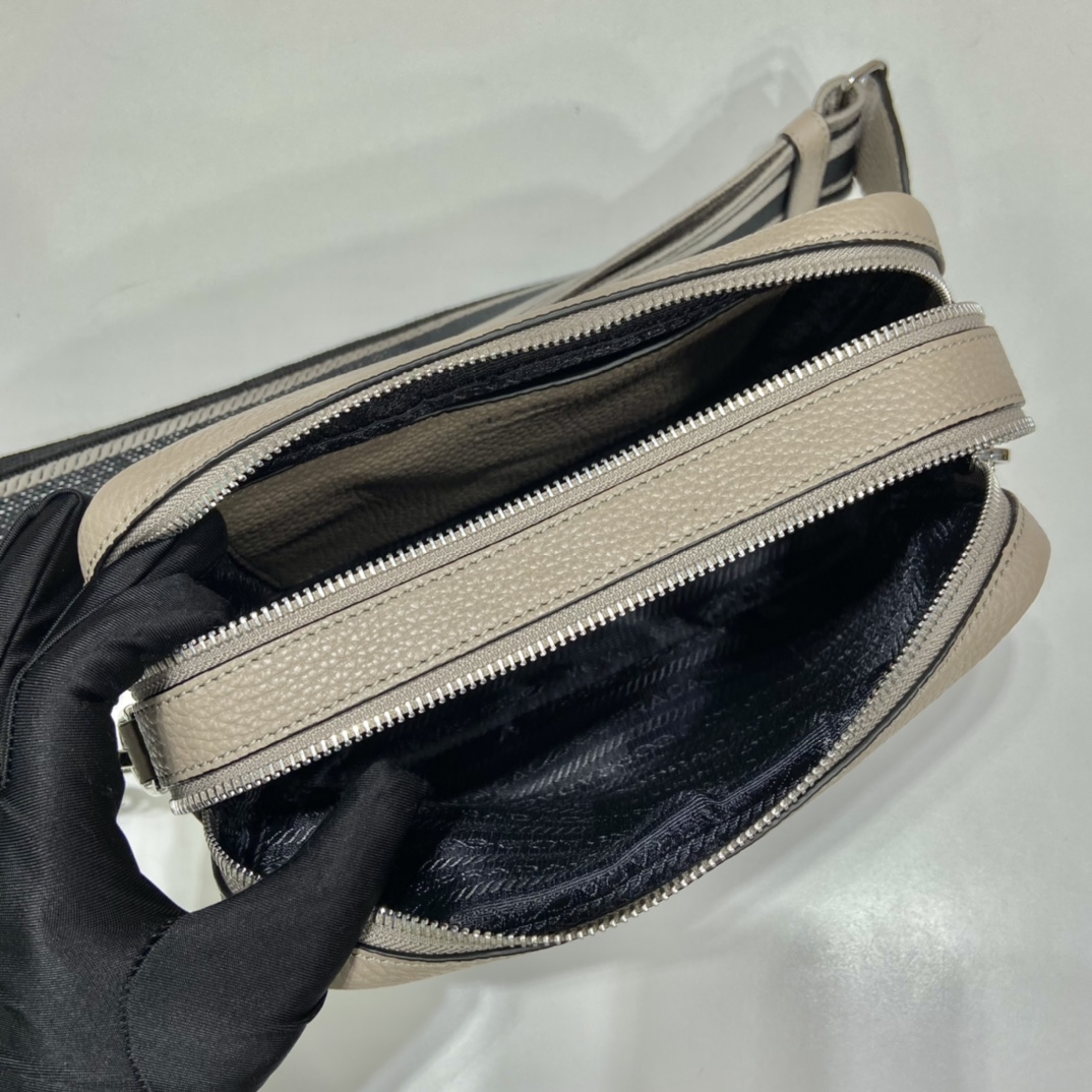 Pra*a shoulder bag