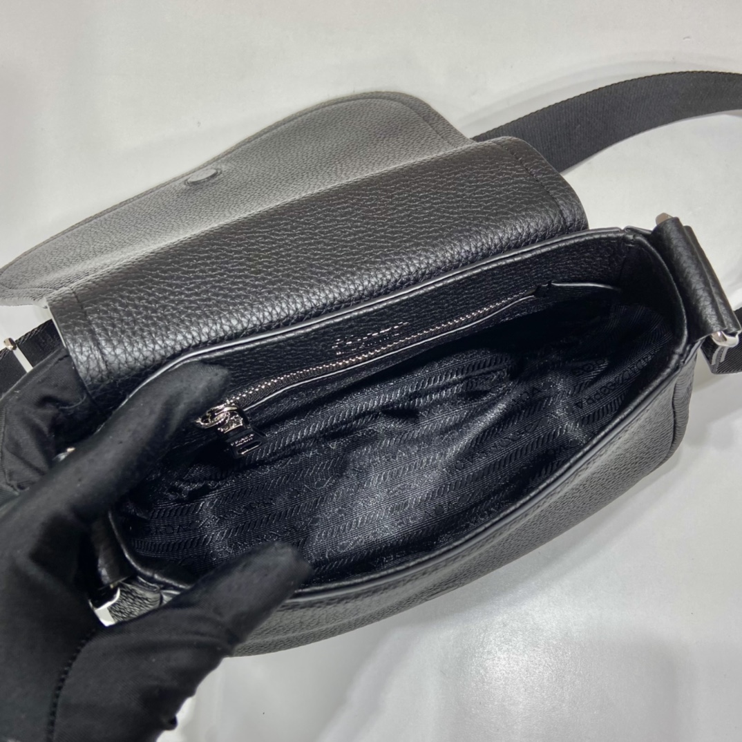Pra*a shoulder bag