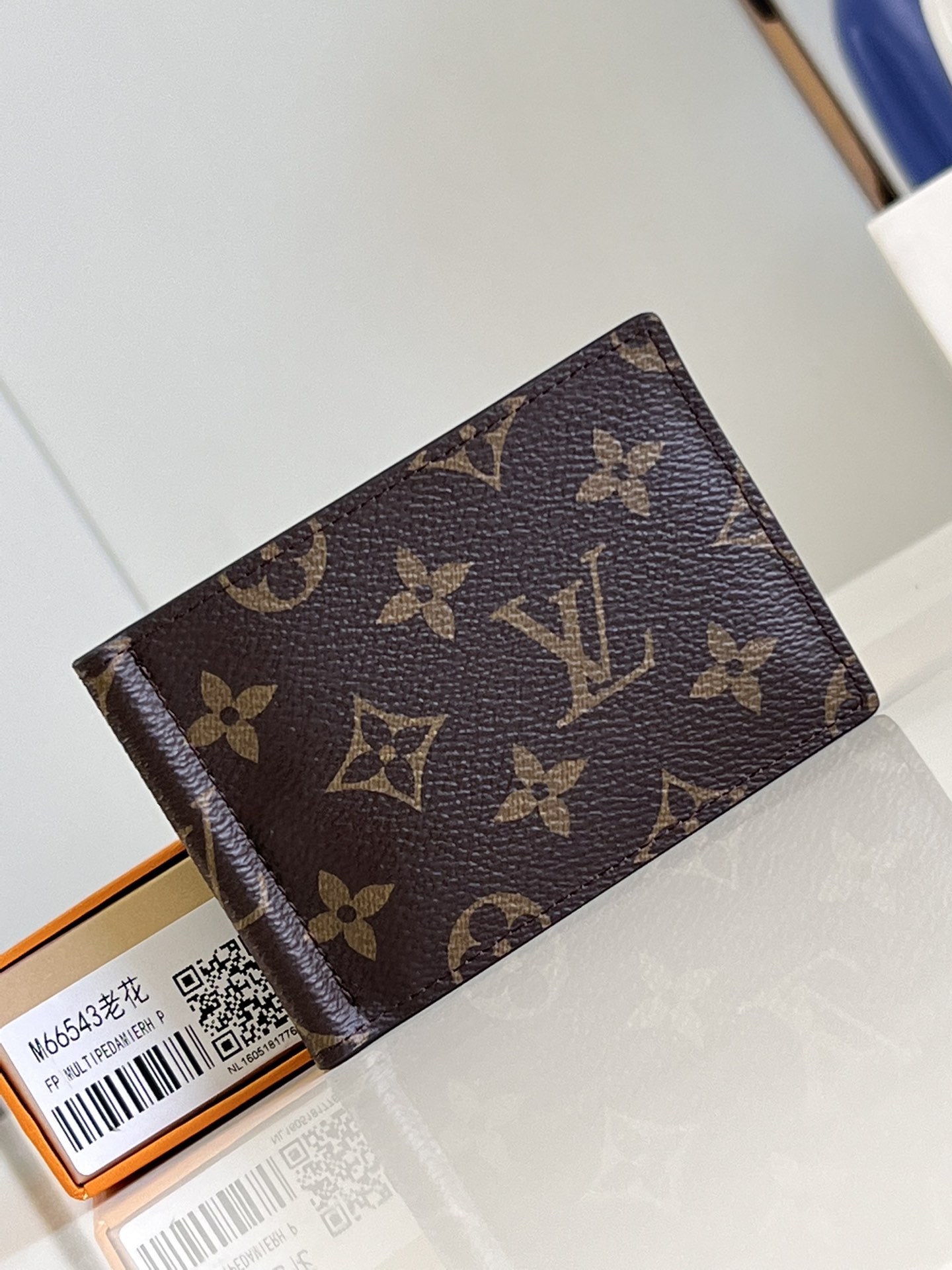 l**is V*t*n wallet