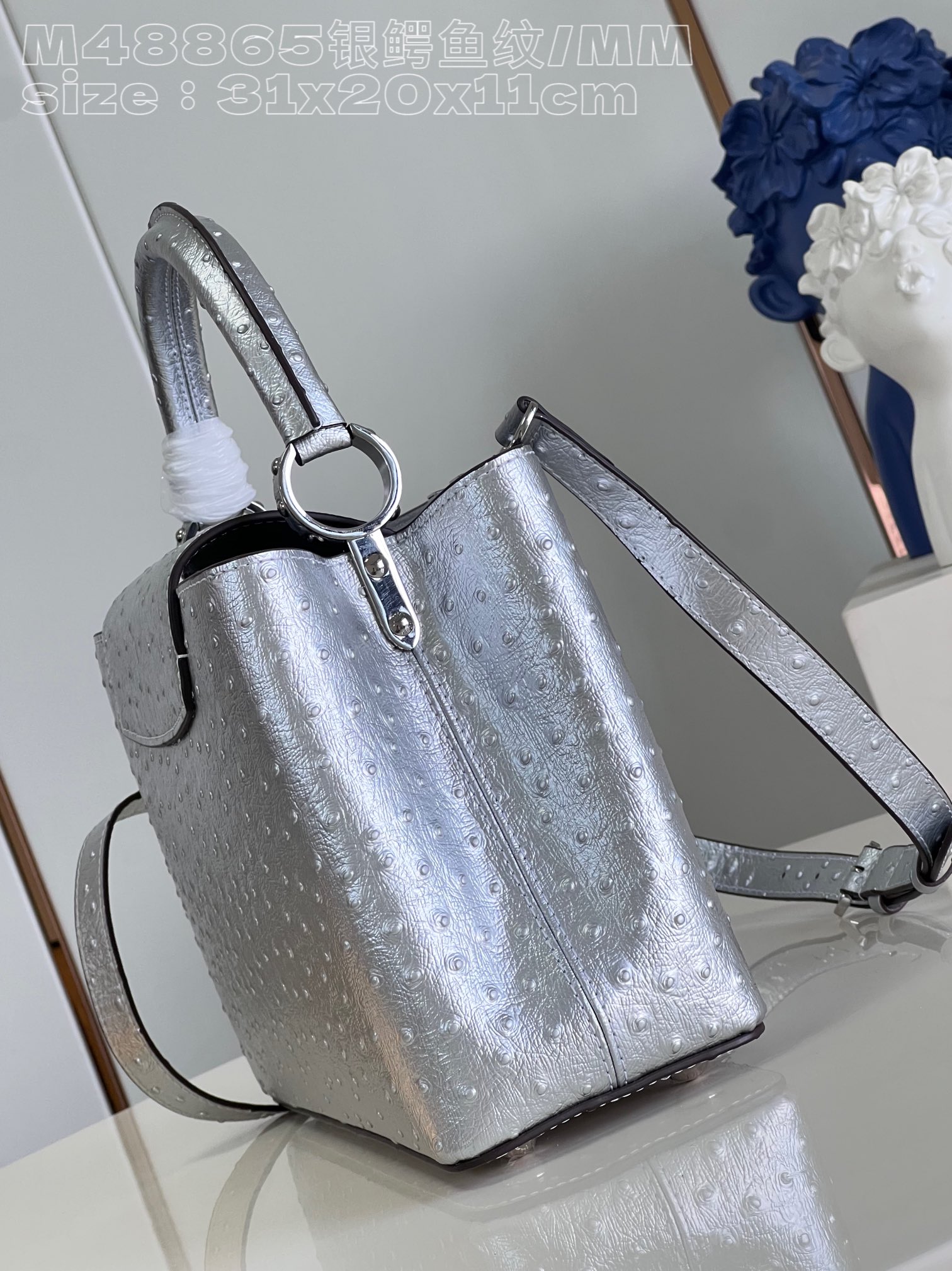 l**is V*t*n capucines mm medium handbag