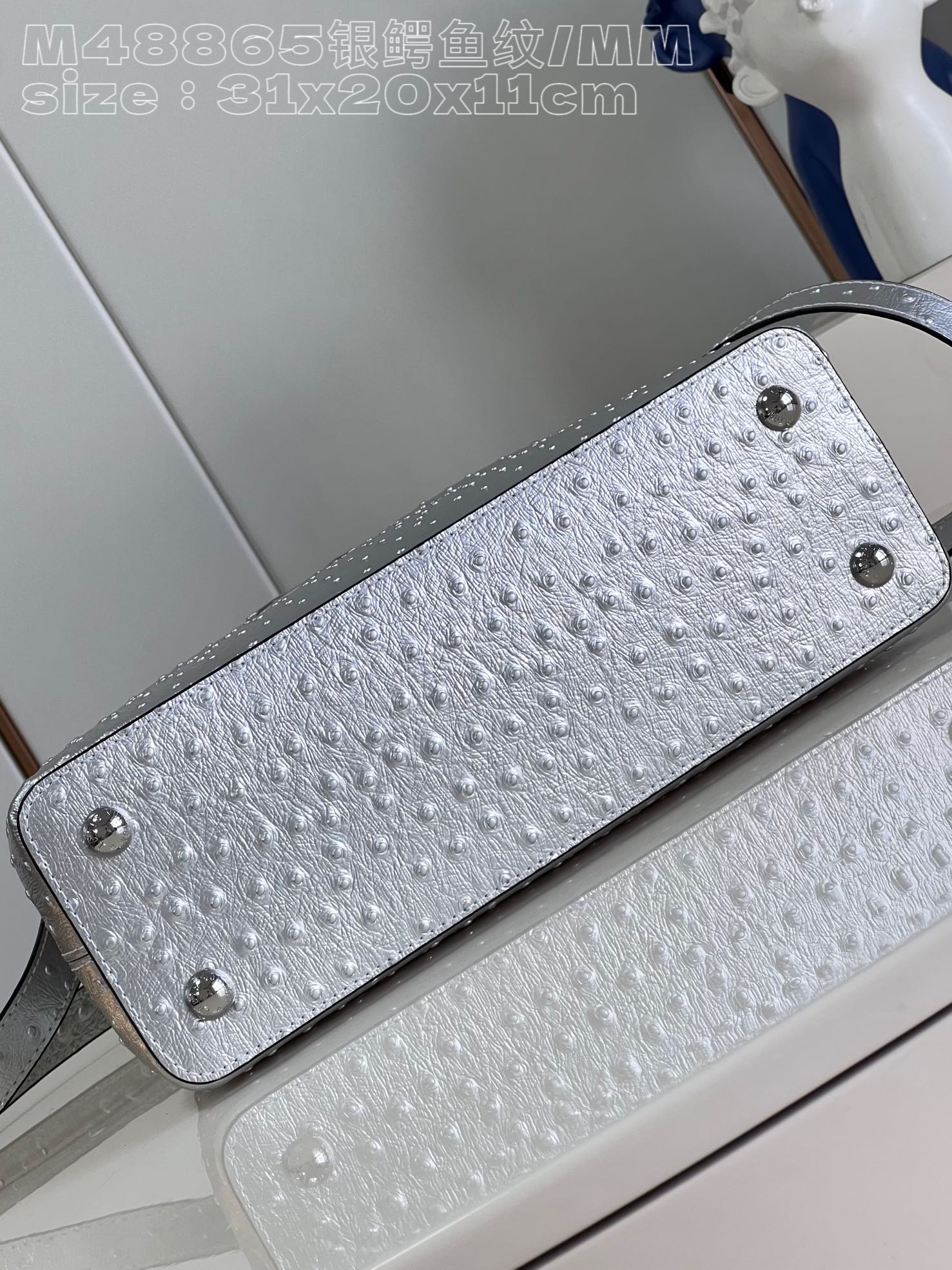 l**is V*t*n capucines mm medium handbag
