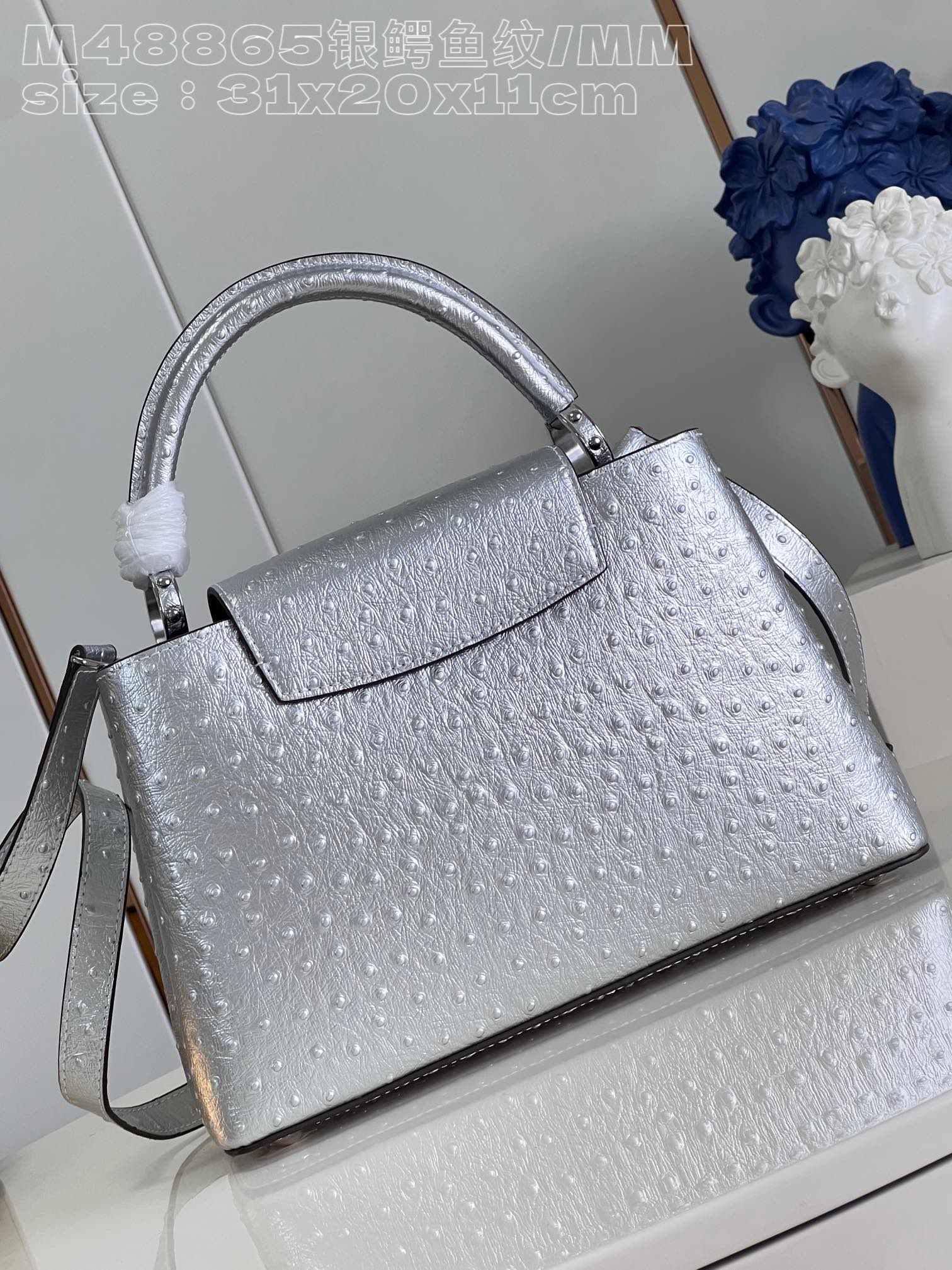 l**is V*t*n capucines mm medium handbag