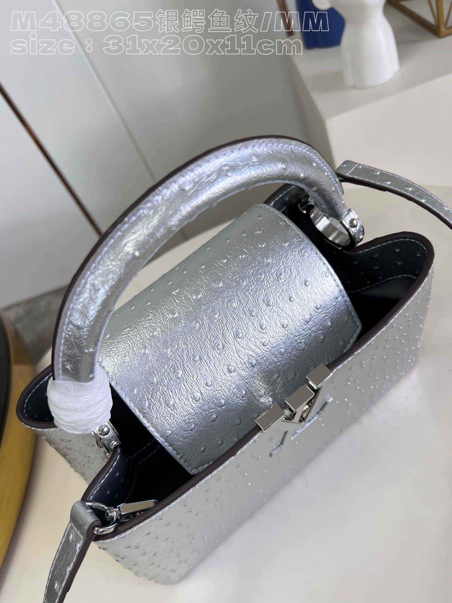 l**is V*t*n capucines mm medium handbag