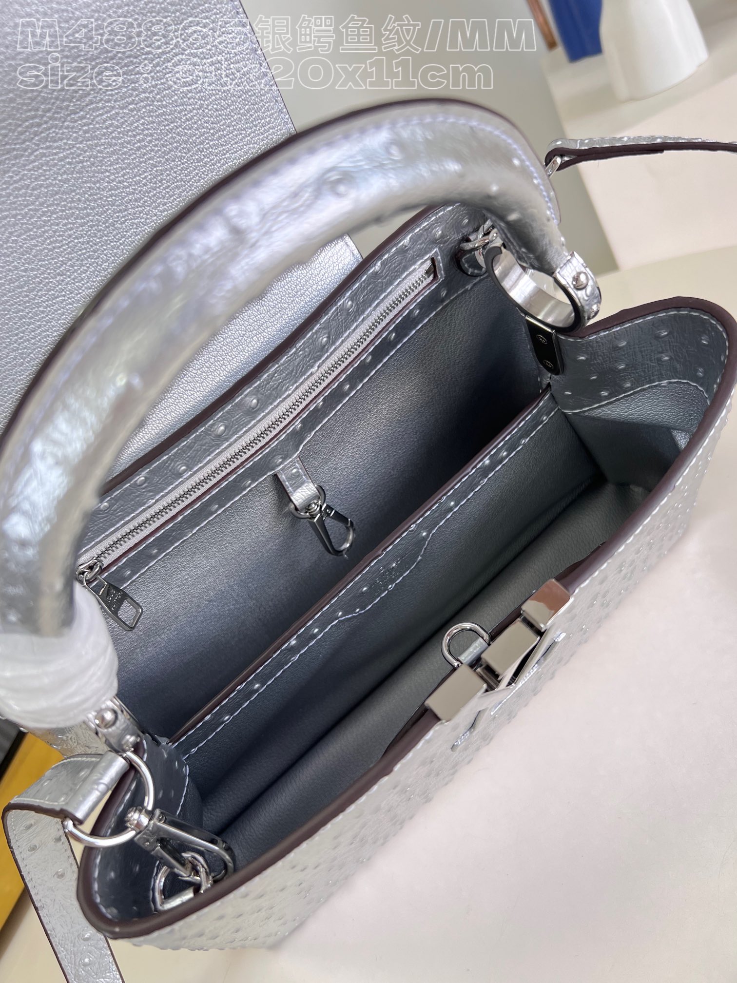 l**is V*t*n capucines mm medium handbag