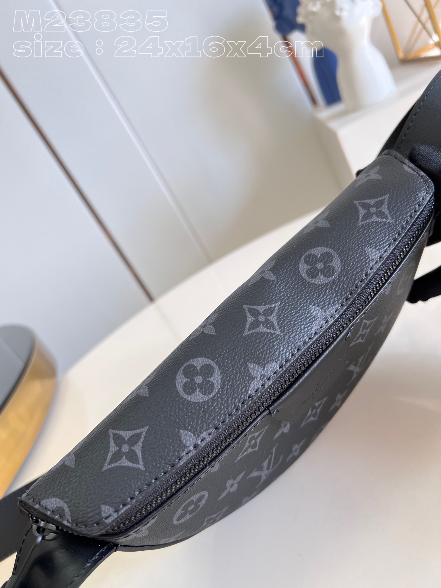 l**is V*t*n lv moon crossbody