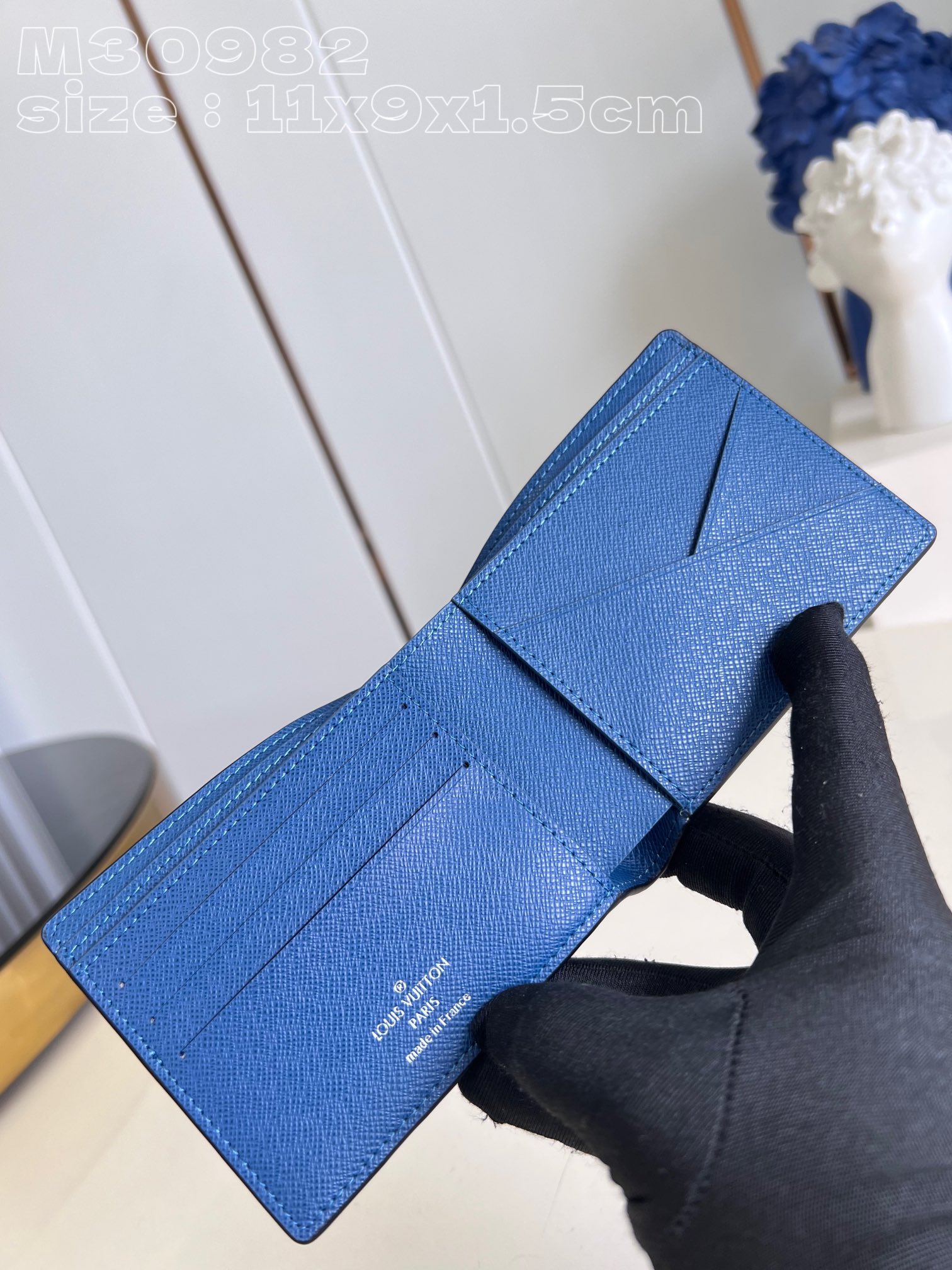 l**is V*t*n multiple  wallet