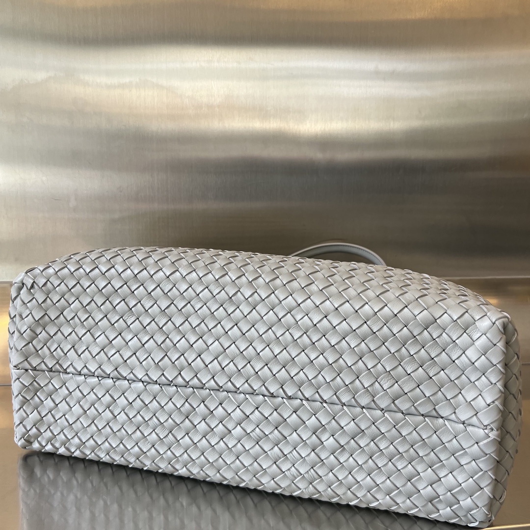 bo*te*ga Ve*ne*ta cabat large bag