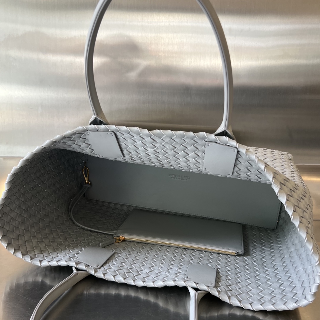 bo*te*ga Ve*ne*ta cabat large bag