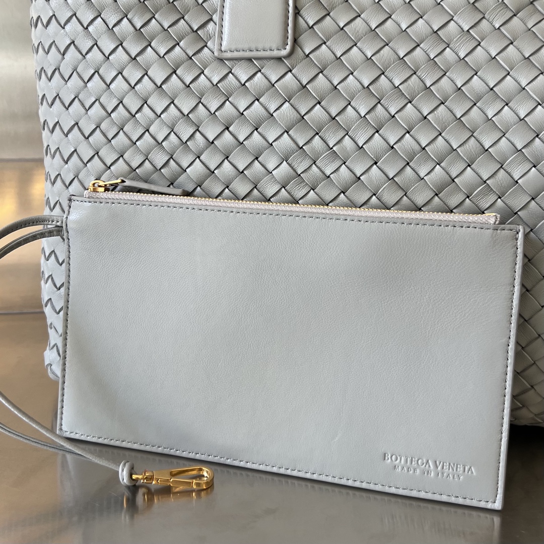 bo*te*ga Ve*ne*ta cabat large bag