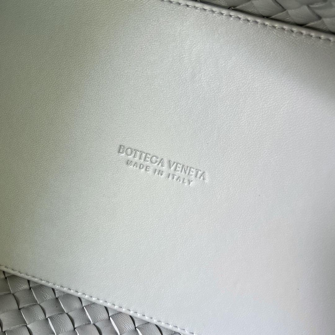 bo*te*ga Ve*ne*ta cabat large bag