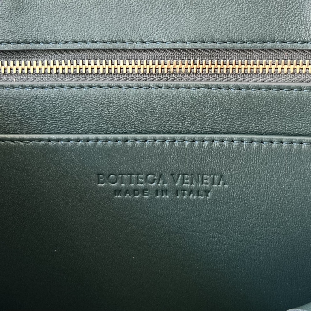 bo*te*ga Ve*ne*ta small east/west andiamo