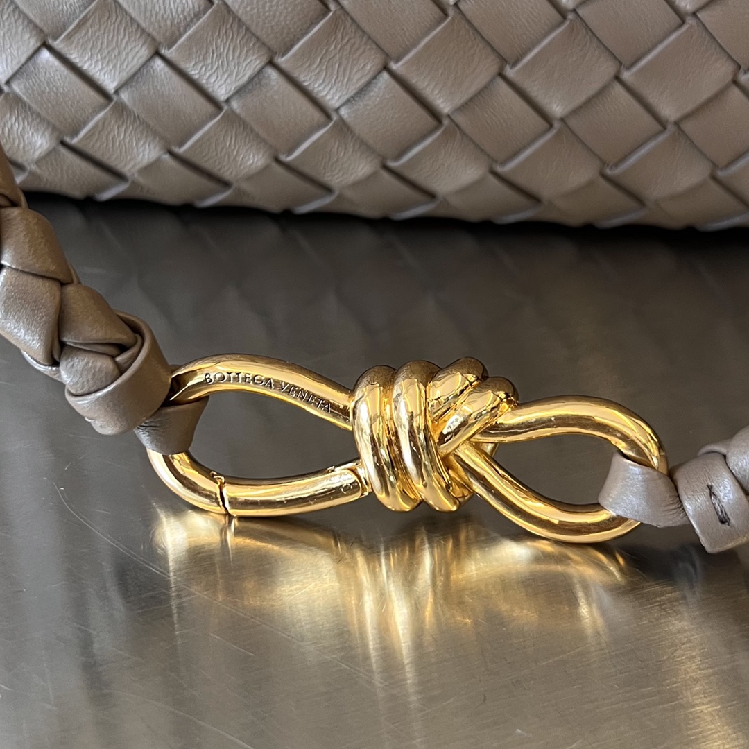 bo*te*ga Ve*ne*ta medium andiamo bag