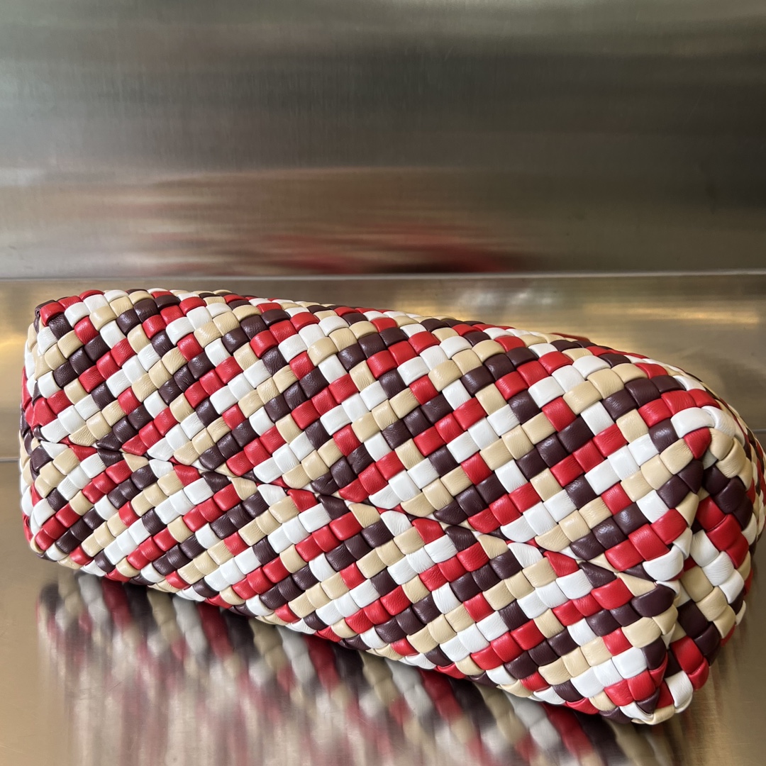 bo*te*ga Ve*ne*ta small cabat