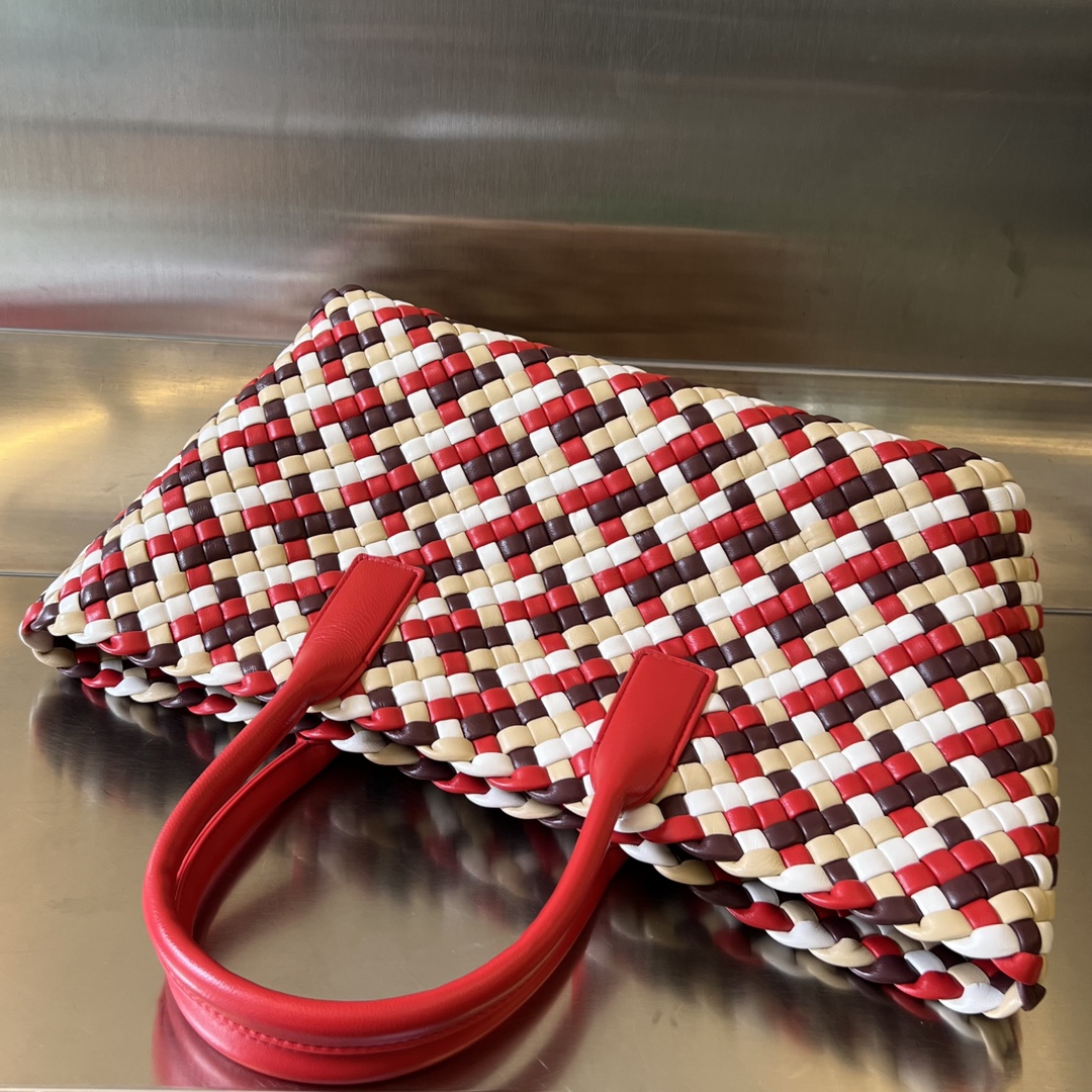 bo*te*ga Ve*ne*ta small cabat