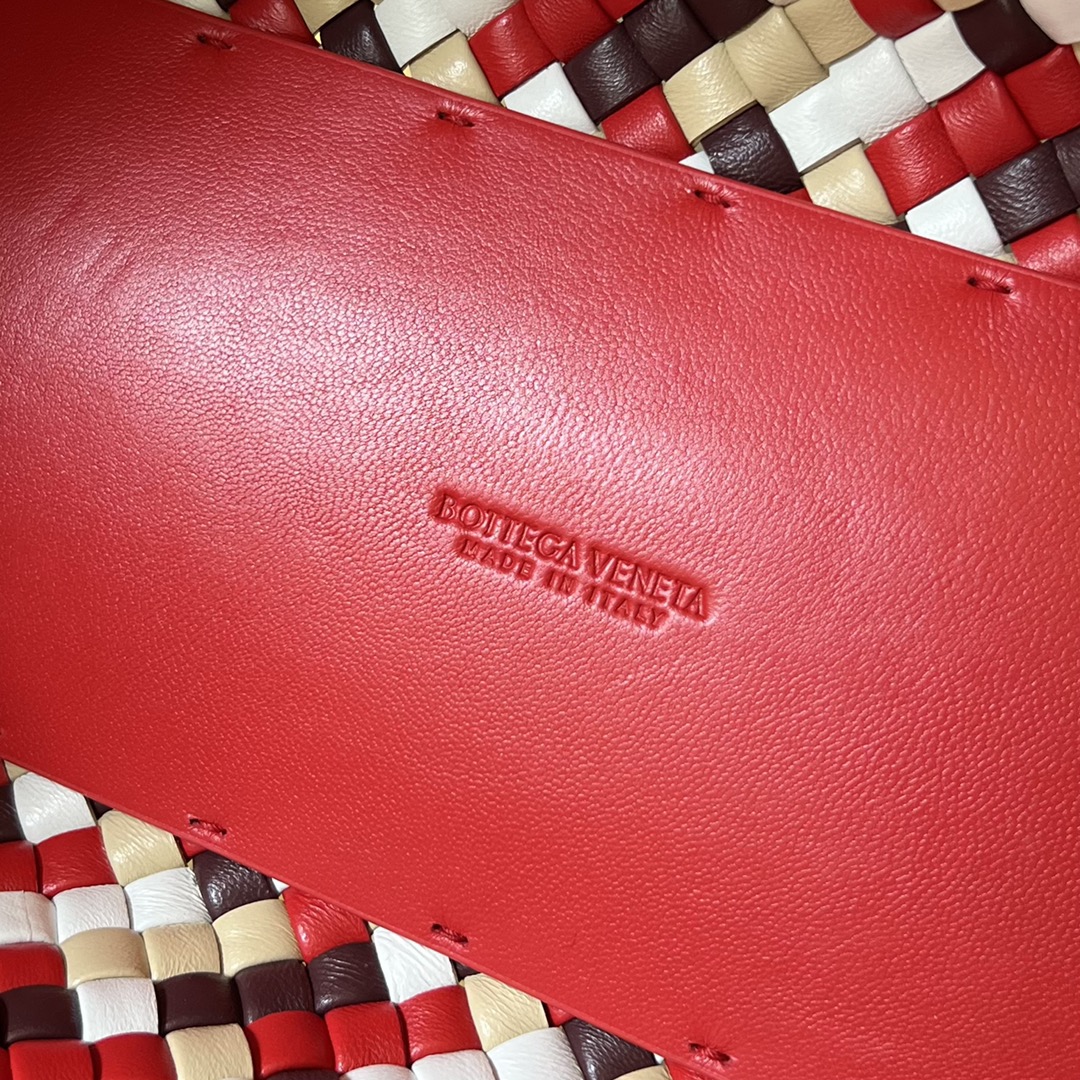 bo*te*ga Ve*ne*ta small cabat