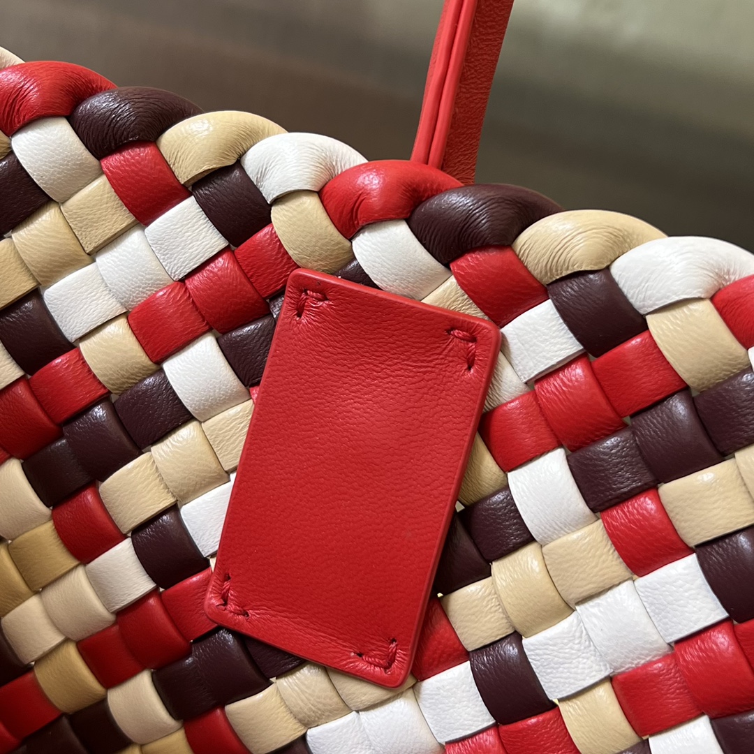 bo*te*ga Ve*ne*ta small cabat