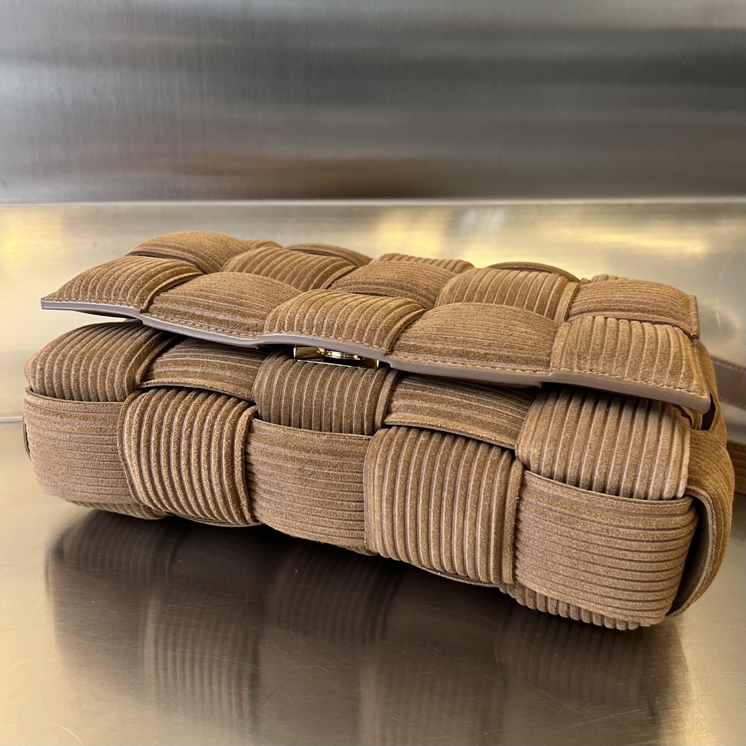 bo*te*ga Ve*ne*ta padded cassette bag