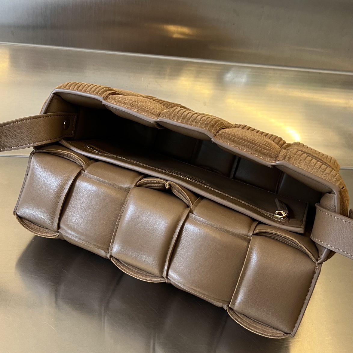 bo*te*ga Ve*ne*ta padded cassette bag