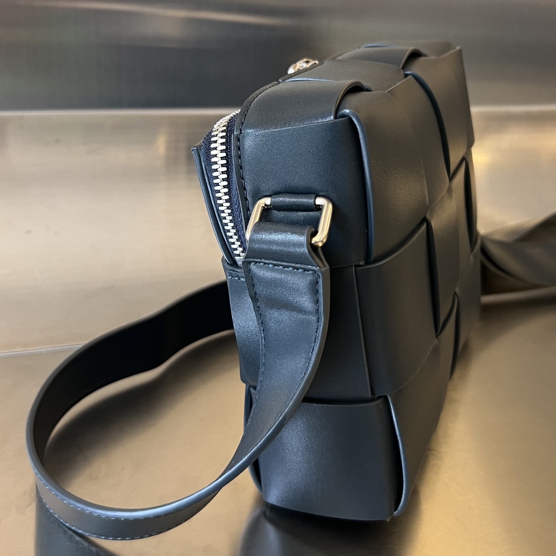 bo*te*ga Ve*ne*ta cassette camera bag