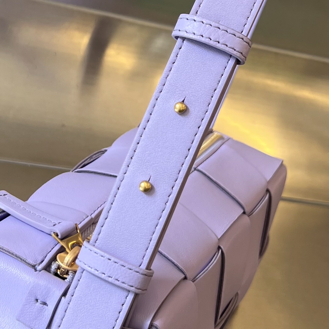 bo*te*ga Ve*ne*ta bv small brick cassette