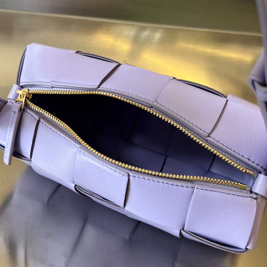 bo*te*ga Ve*ne*ta bv small brick cassette