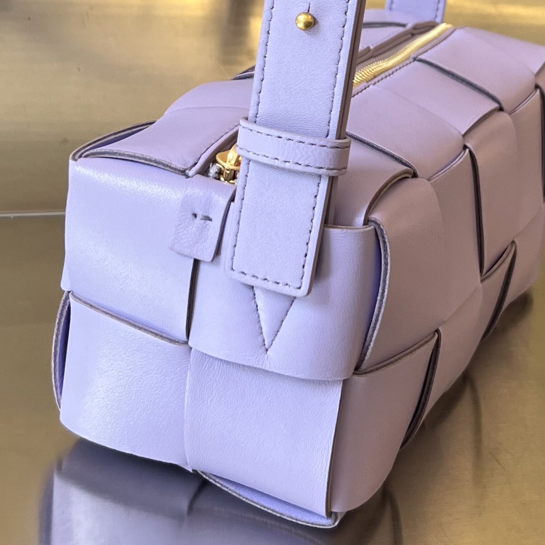 bo*te*ga Ve*ne*ta bv small brick cassette