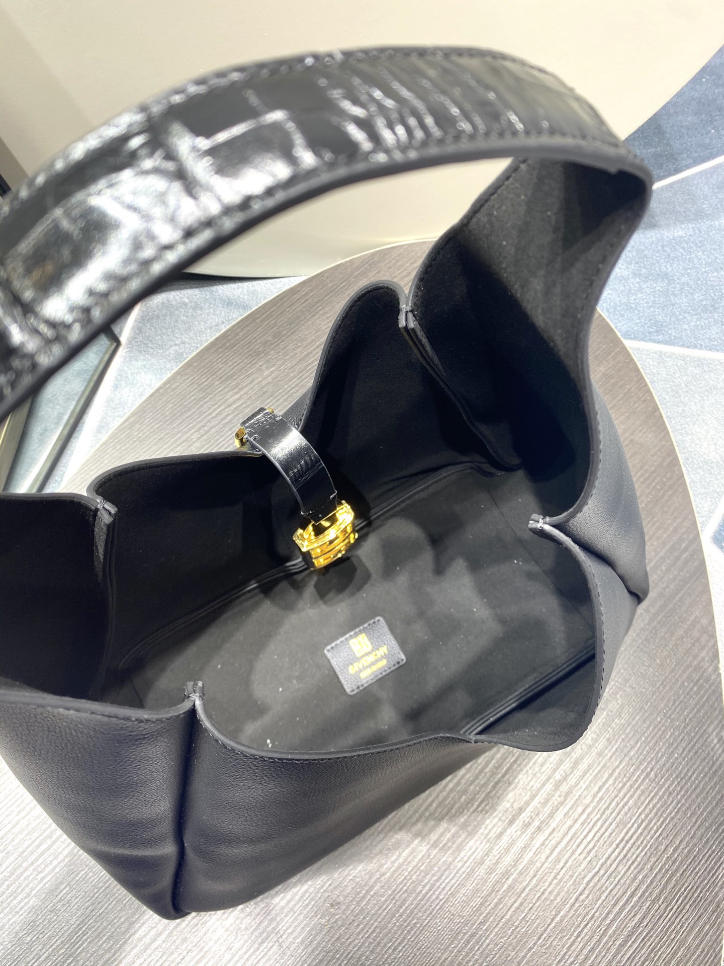 Givenchy G-Hobo Medium