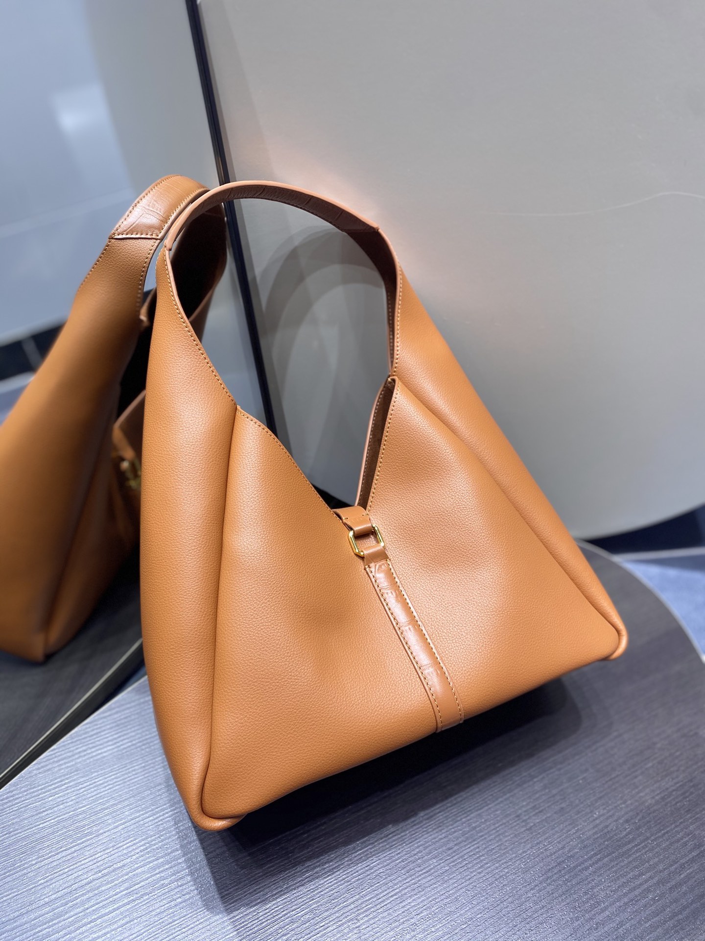 Givenchy G-Hobo Medium