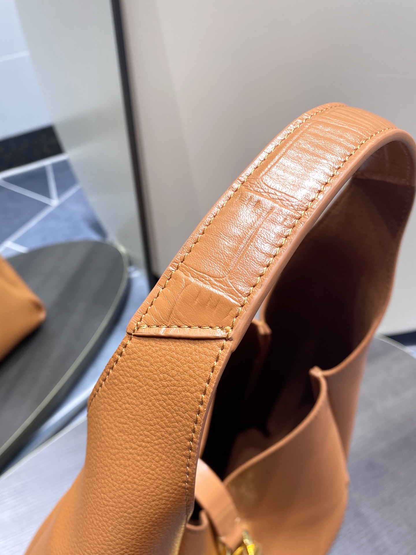 Givenchy G-Hobo Medium