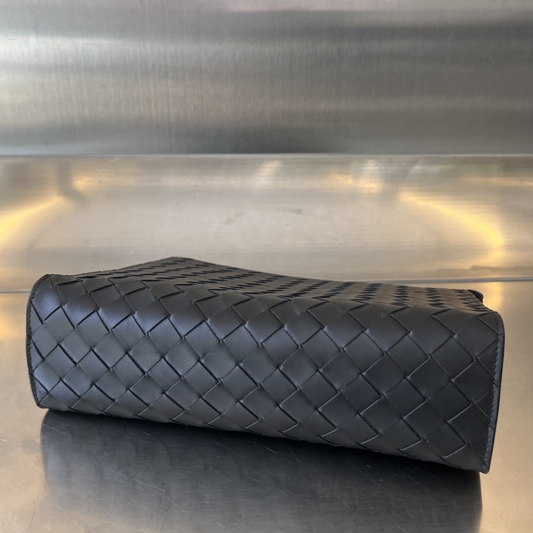 bo*te*ga Ve*ne*ta intrecciato standing pouch