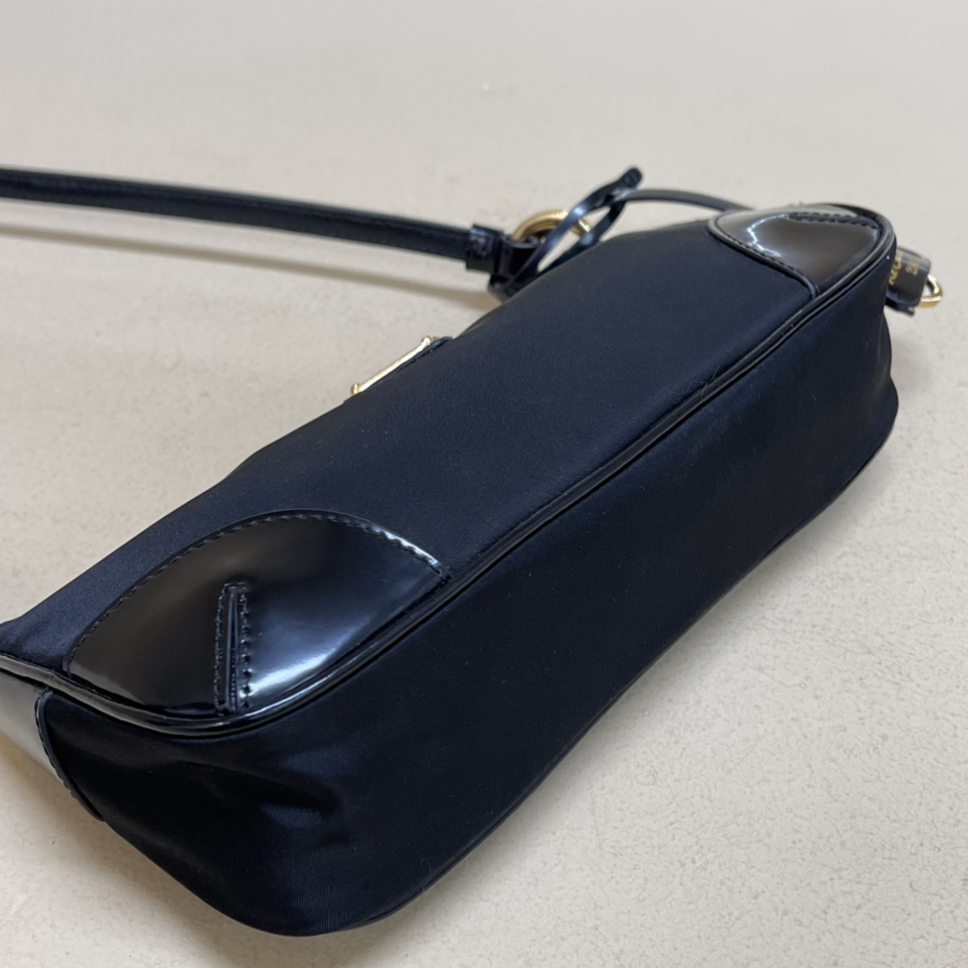 Pra*a re-edition 2002 re-nylon and brushed leather shoulder bag