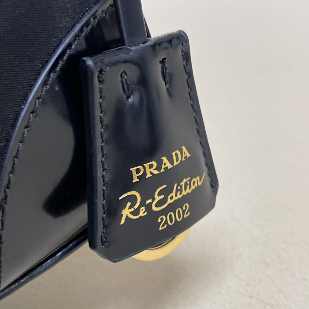 Pra*a re-edition 2002 re-nylon and brushed leather shoulder bag