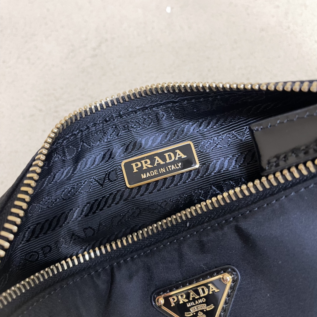 Pra*a re-edition 2002 re-nylon and brushed leather shoulder bag