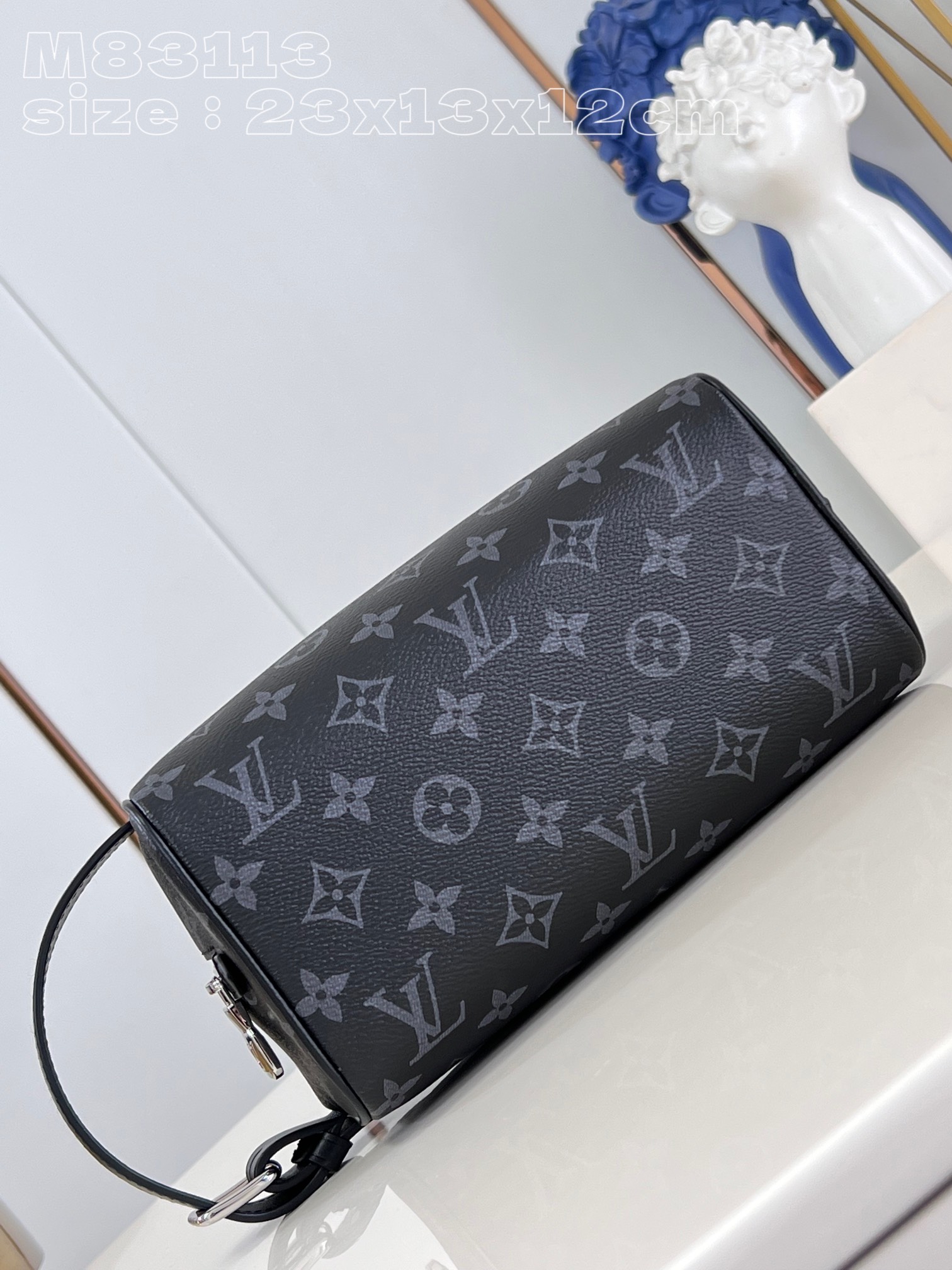 l**is V*t*n locker dopp kit