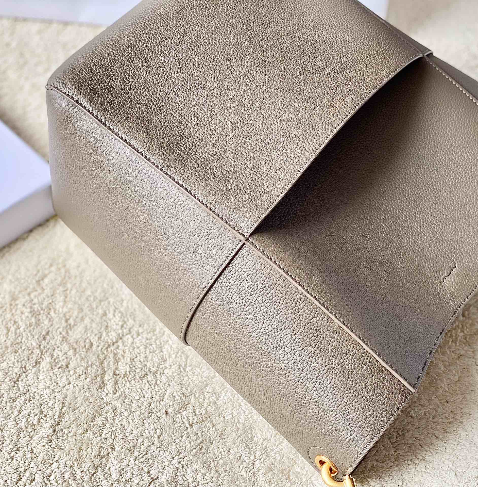 Ce**e sangle bucket bag