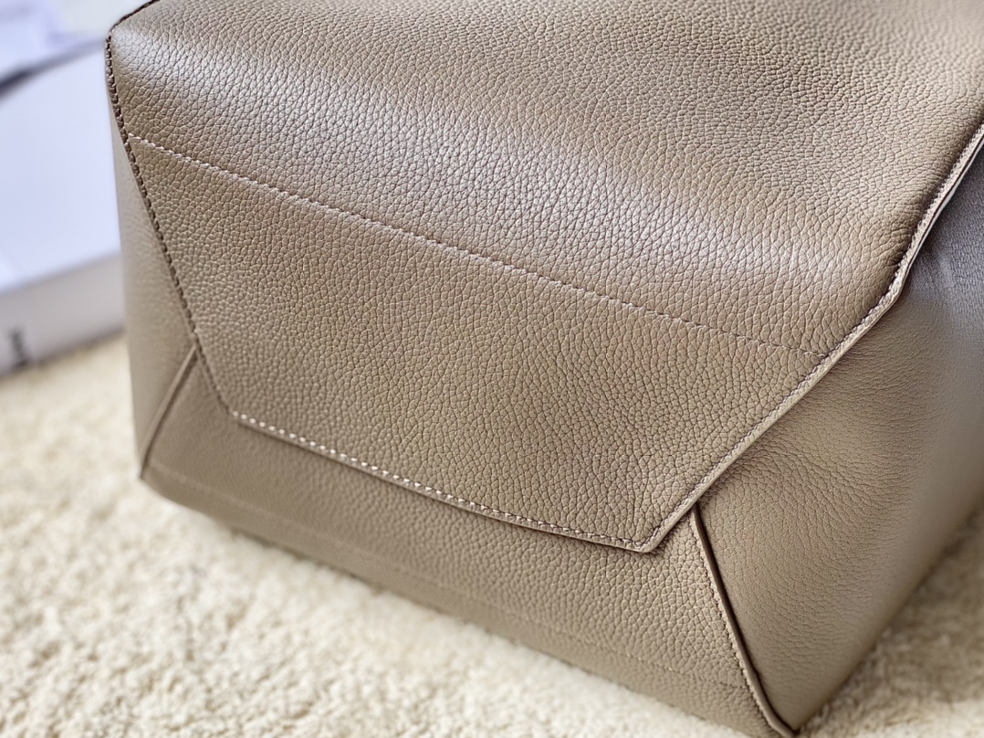 Ce**e sangle bucket bag