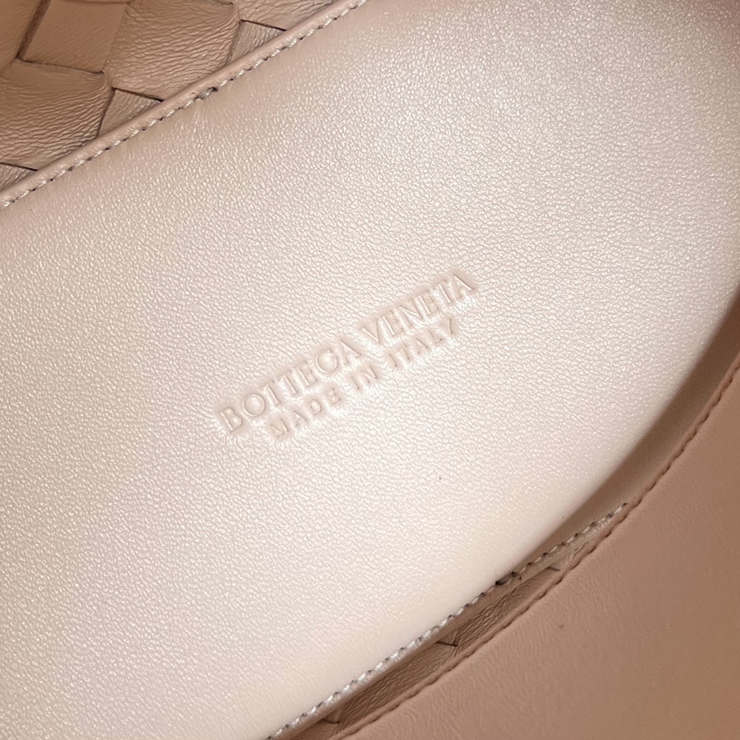 bo*te*ga Ve*ne*ta bv small andiamo