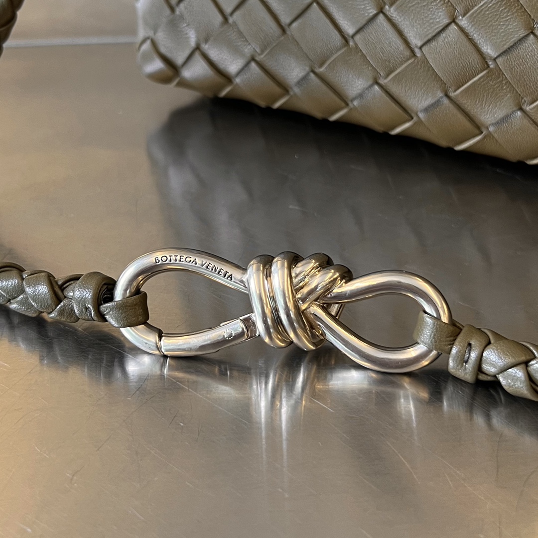 bo*te*ga Ve*ne*ta bv small andiamo