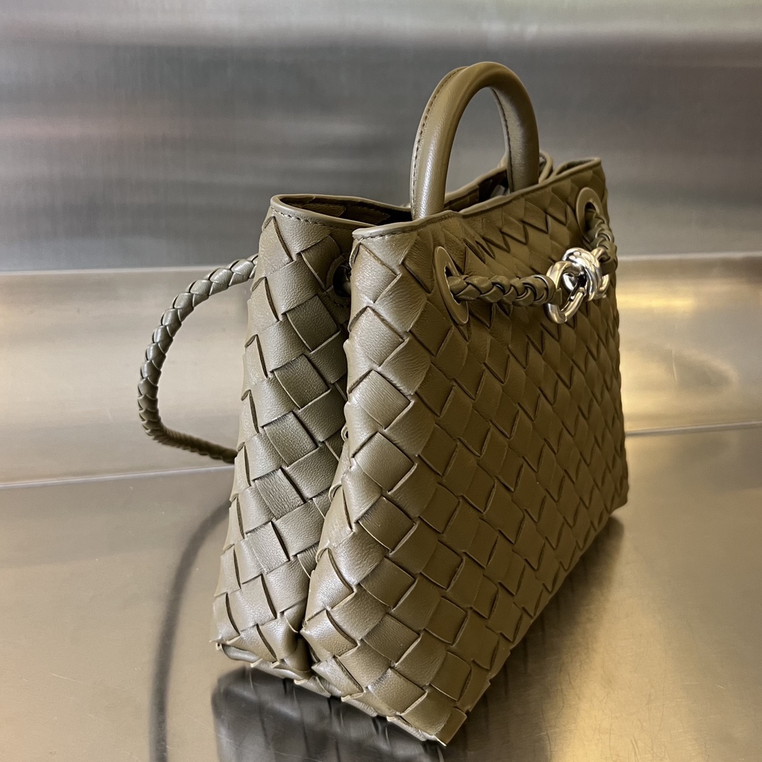 bo*te*ga Ve*ne*ta bv small andiamo