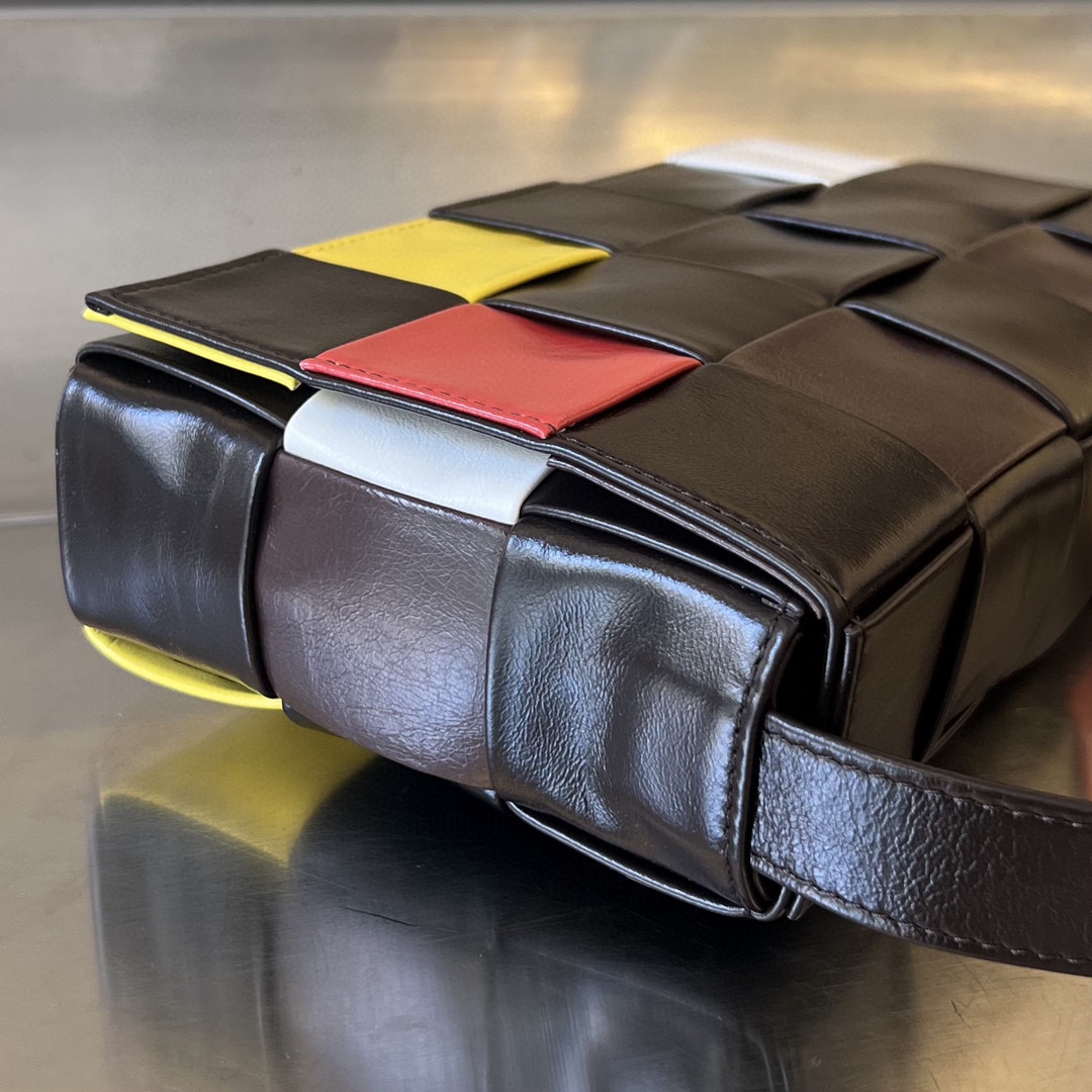 bo*te*ga Ve*ne*ta cassette