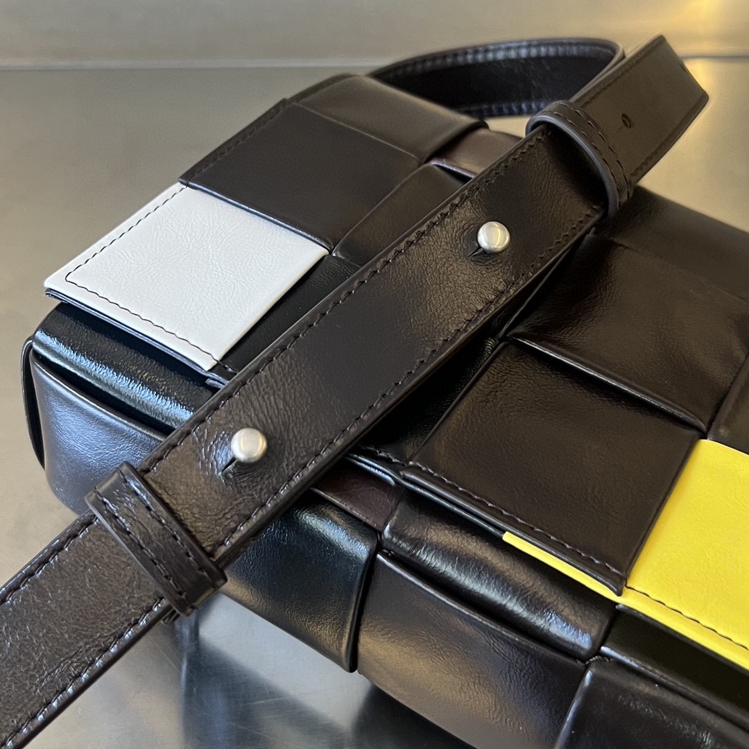 bo*te*ga Ve*ne*ta cassette