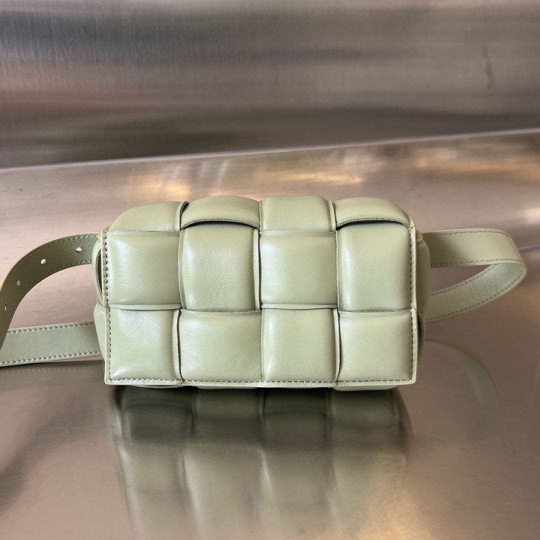 bottga Ve*ne*ta mini cassette bag