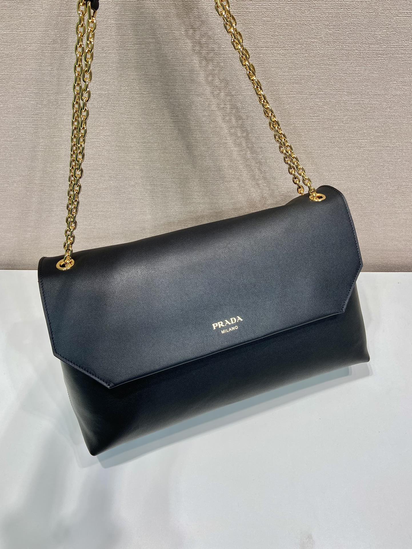 Pra*a leather shoulder bag