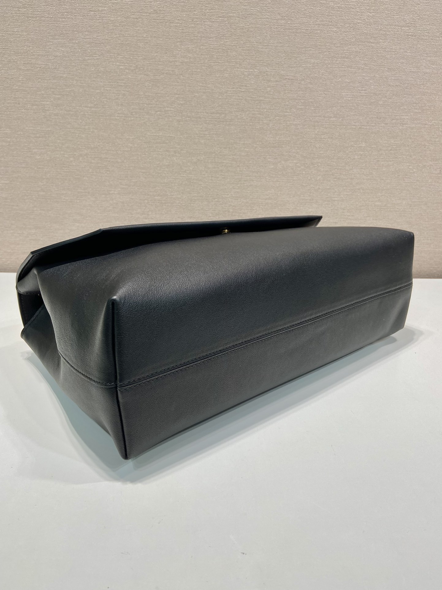 Pra*a leather shoulder bag