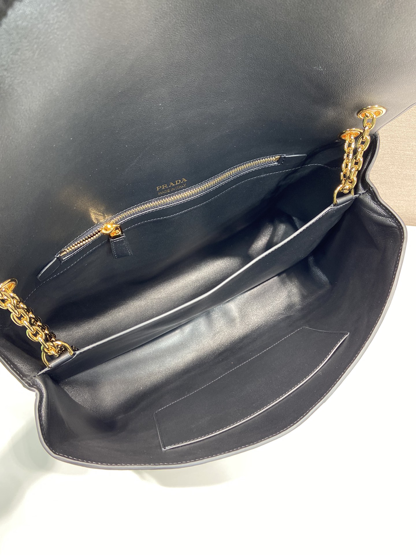 Pra*a leather shoulder bag