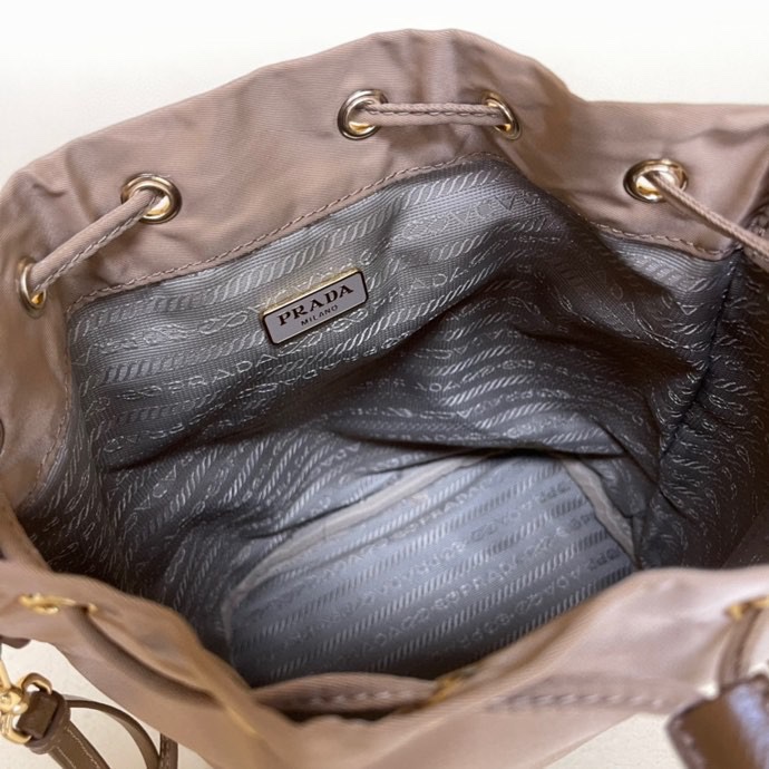 Pra*a re-edition 1978 re-nylon bag
