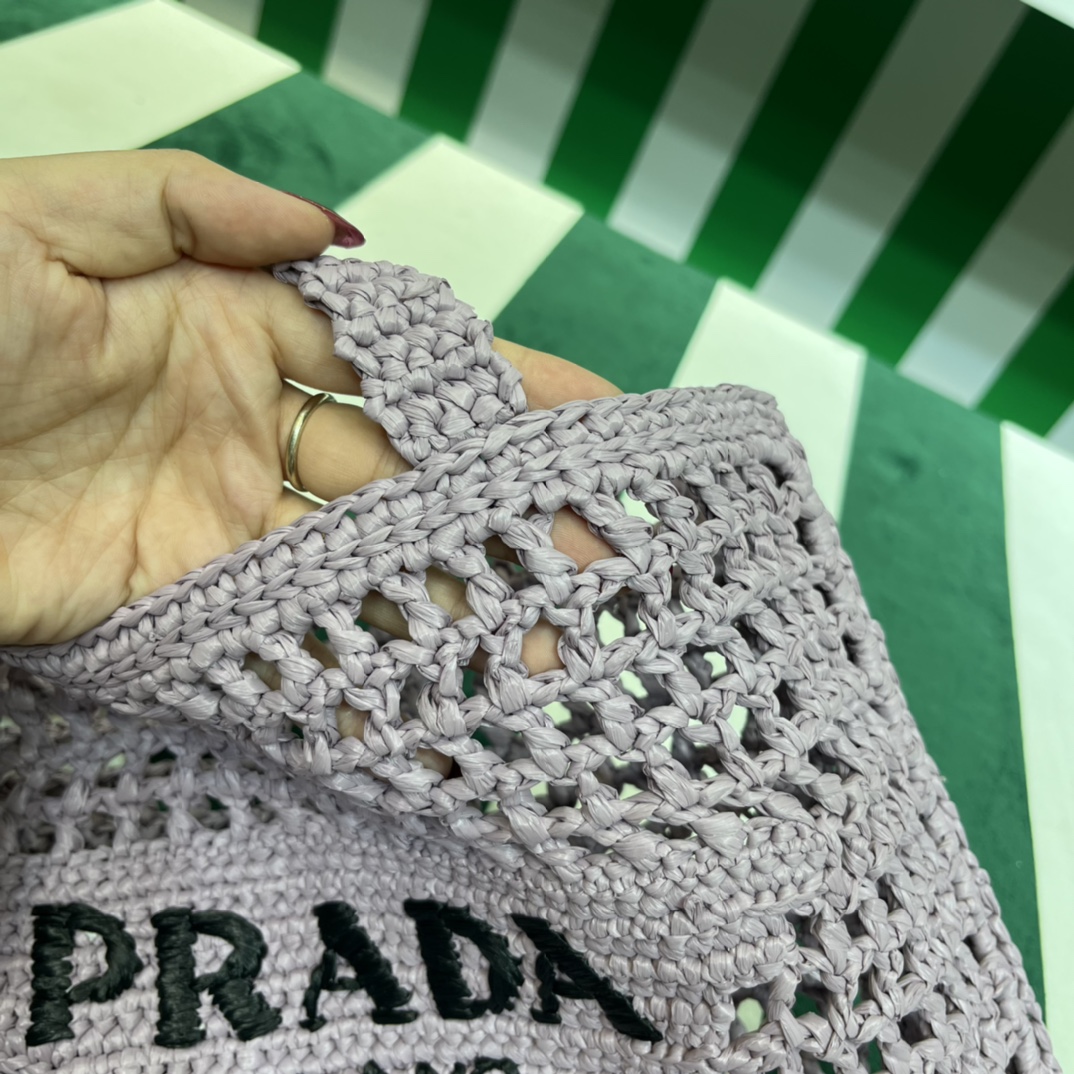 Pra*a crochet tote bag